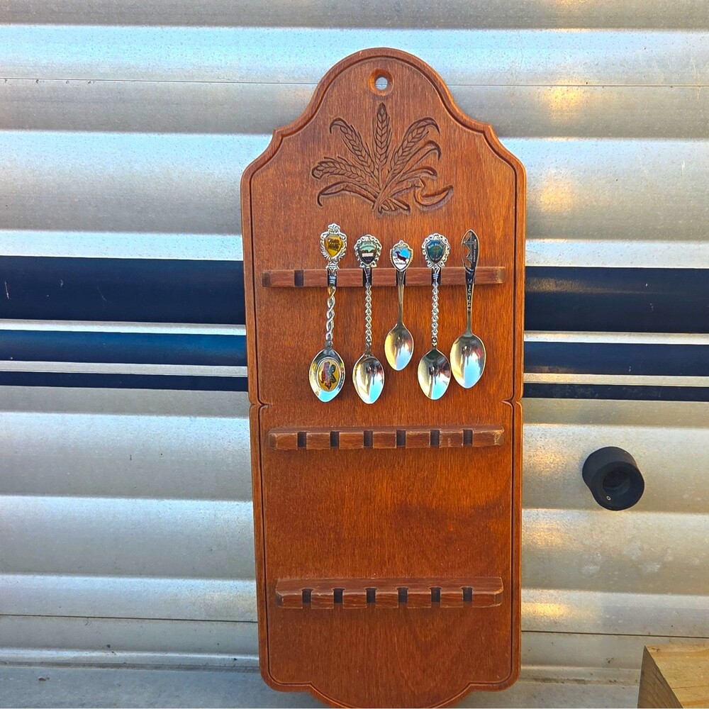 VTG Wood Wall Spoon Display Rack 18 Slot Wheat Carving 5 Souvenir Spoons 19 In